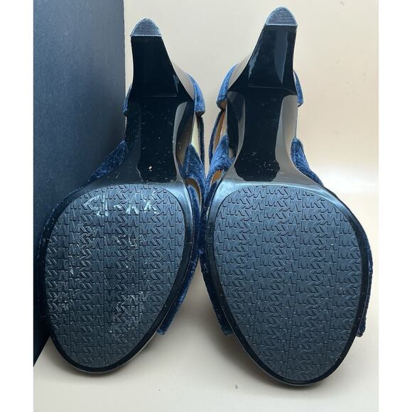 Michael Kors Berkley Blue Velvet‎ T-Strap Sz 9M, Preowned - Picture 7 of 10